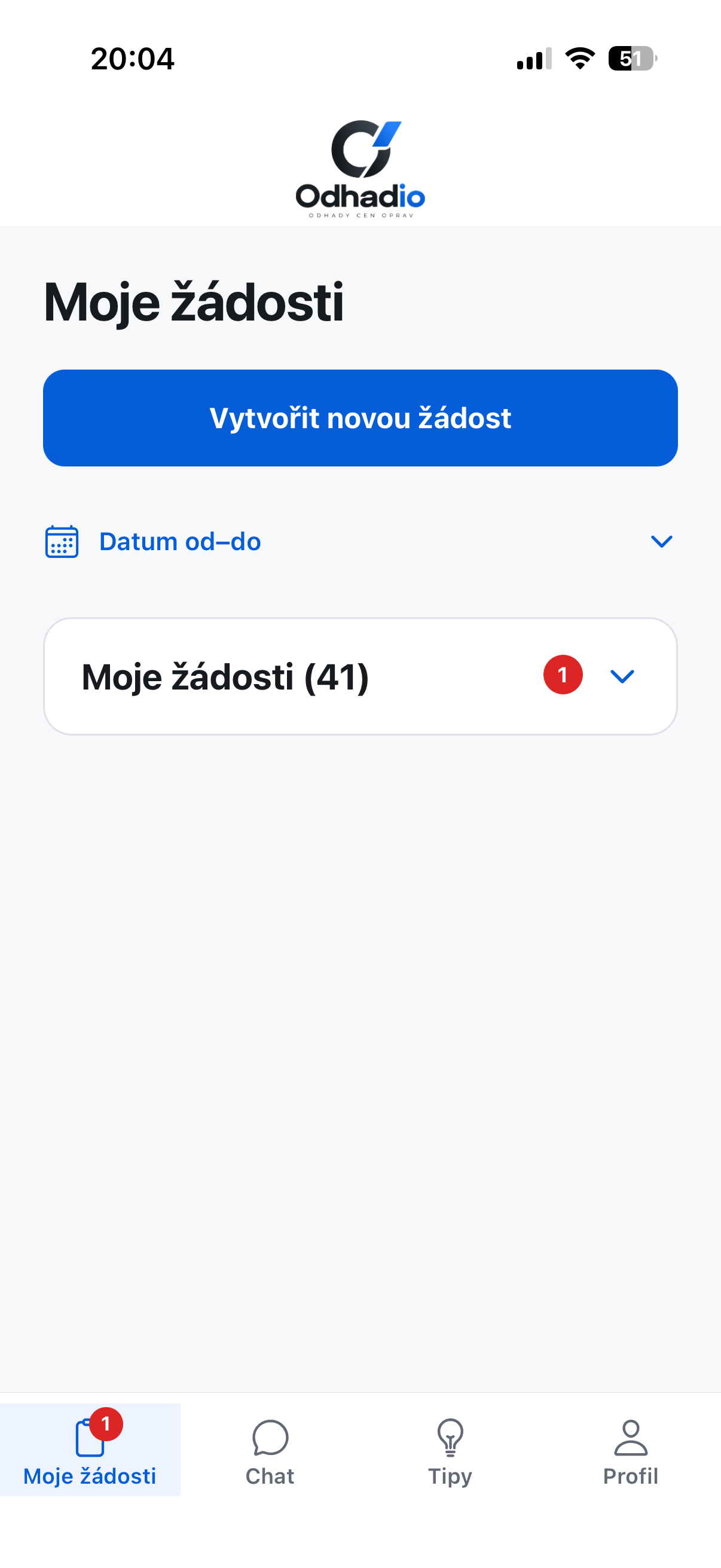 Aplikace Odhadio: přehled Moje žádosti s možností vytvořit novou žádost a spodní navigací Chat, Tipy a Profil.